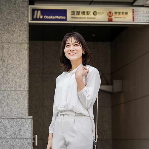 帰宅中の女性